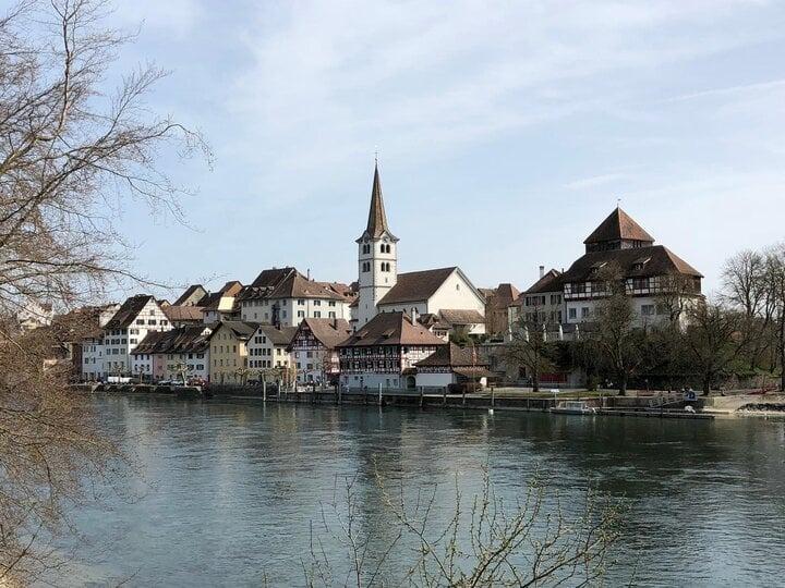 Ghé thăm vùng đất thú vị: Nơi người Đức nói tiếng Thụy Sĩ, dùng franc thay euro-2