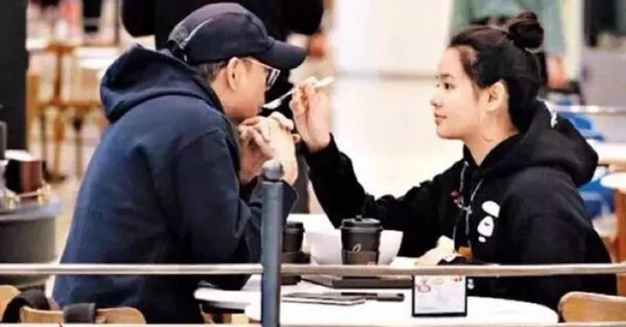 Nhiều nghệ sĩ nam bị chỉ trích nặng nề vì hôn môi con gái-6