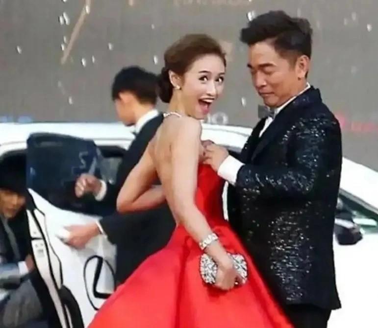 Nhiều nghệ sĩ nam bị chỉ trích nặng nề vì hôn môi con gái-7