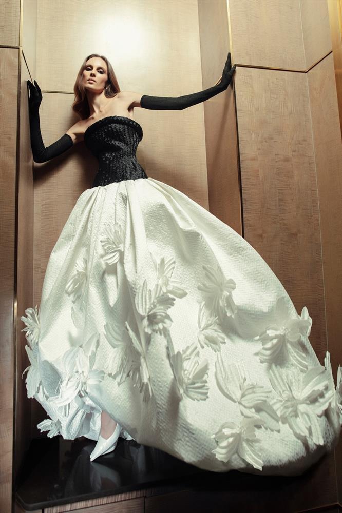 H’Hen Niê thần thái sắc lạnh, thả rông trên tạp chí Vogue-15