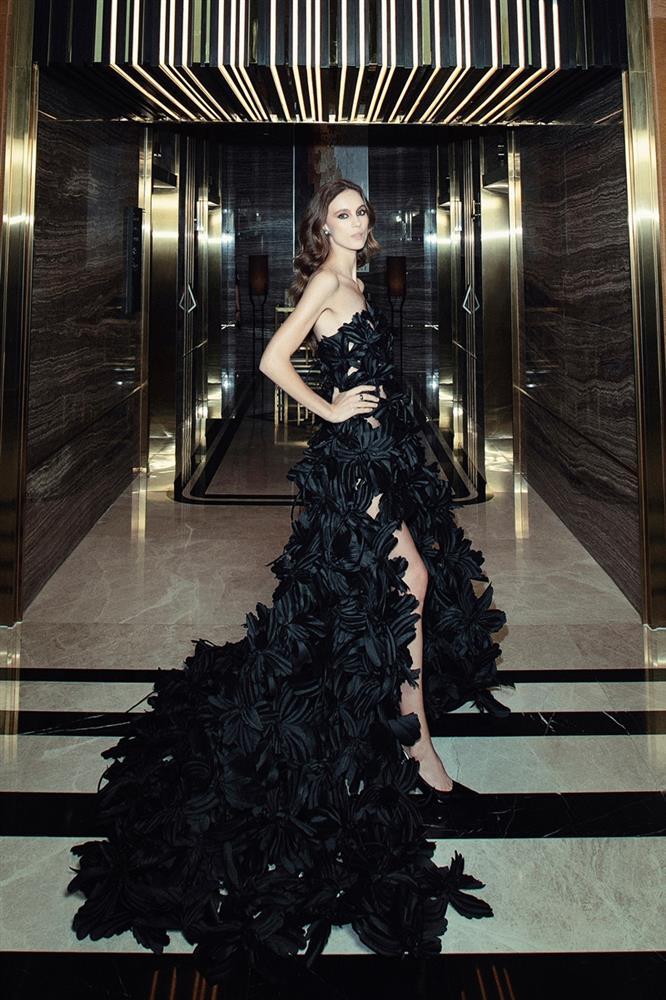 H’Hen Niê thần thái sắc lạnh, thả rông trên tạp chí Vogue-16