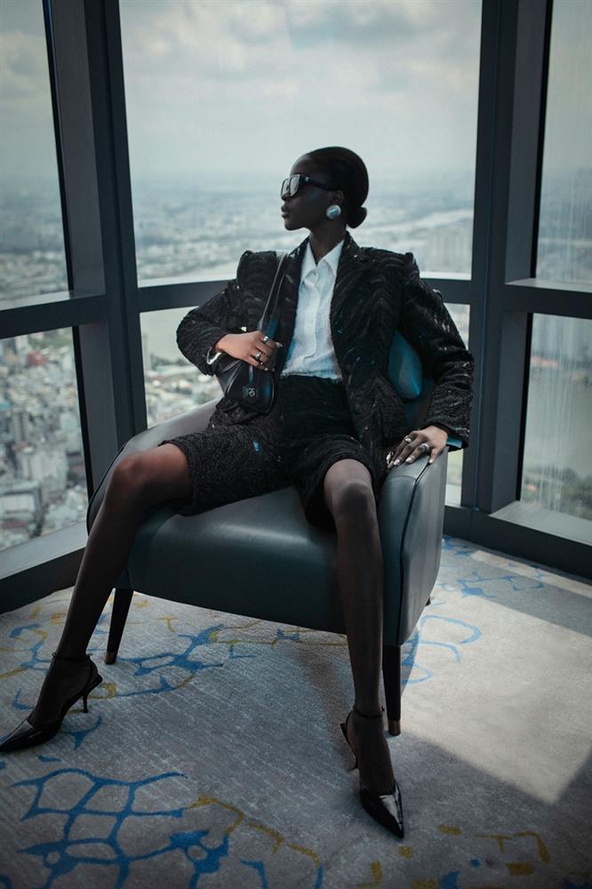 H’Hen Niê thần thái sắc lạnh, thả rông trên tạp chí Vogue-7