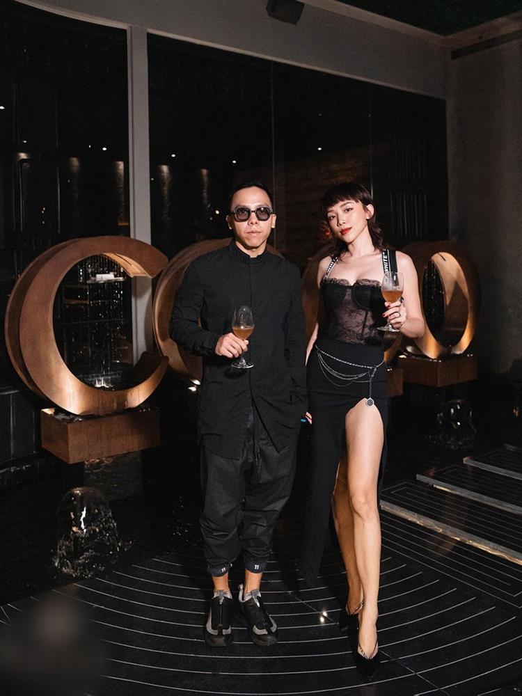 Cưới đại gia ngầm showbiz, ca sĩ Tóc Tiên chăm diện bikini siêu nhỏ, khoe dáng nuột tuổi U40-3