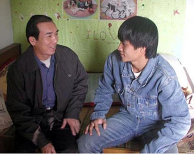 Người đàn ông đến tận nhà dạy dỗ Công Vinh - Thủy Tiên suốt 30 phút vì thông tin ly hôn là ai?-1