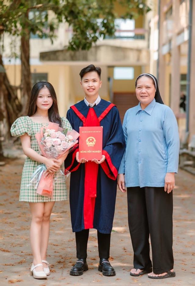 Đứa trẻ Quảng Ngãi bị bỏ rơi ở chân cầu, 18 năm sau được tái sinh với hình hài mới-1