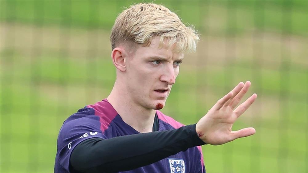 Mùa Euro bất ổn của tuyển Anh bên ngoài sân cỏ-1