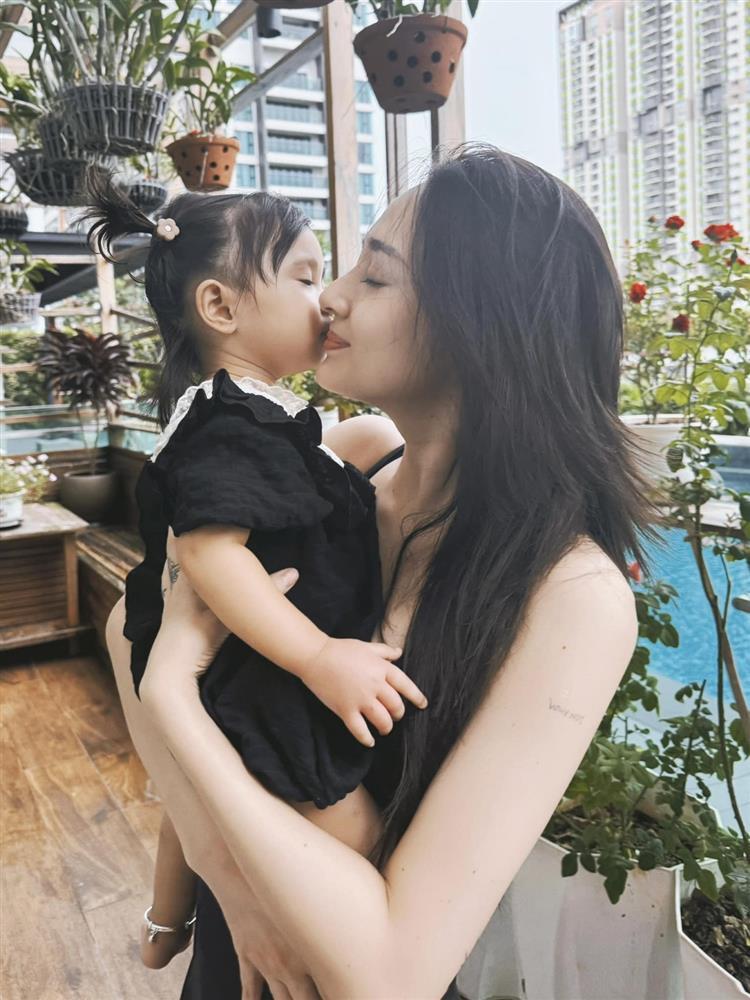 Bảo Anh xúc động khoảnh khắc con gái cất tiếng nói đầu tiên-2