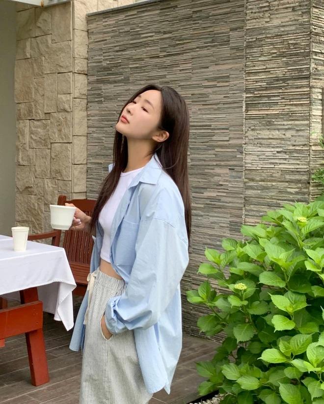 Cách mặc áo phông trắng linh hoạt độc đáo-4