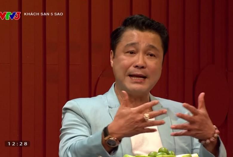 Lý Hùng bật khóc nhớ về thời gian ngủ nhờ nhà dân, ăn mì gói, đang nổi đình nổi đám bỗng mất hút khỏi màn ảnh-1