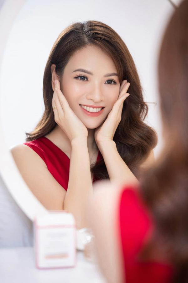 MC Đan Lê khoe mặt mộc tuổi 40, chia sẻ 6 điều chăm sóc da cơ bản ai cũng cần đọc-6