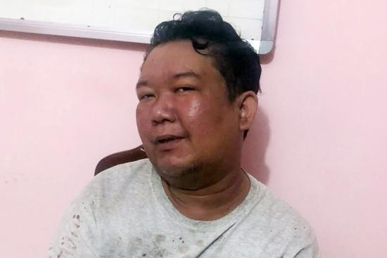 Ghen tuông vô cớ, gã đàn ông trút giận ở xóm trọ, dùng dao đâm liên hoàn 3 người, khiến bé trai 14 tuổi tử vong