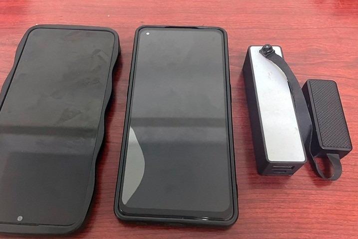 Bắt đối tượng lắp camera trong nhà nghỉ, quay lén cảnh nhạy cảm để tống tiền-2