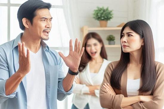 Sau buổi họp lớp gặp người yêu cũ, chồng trách vì lấy tôi nên anh mãi nghèo