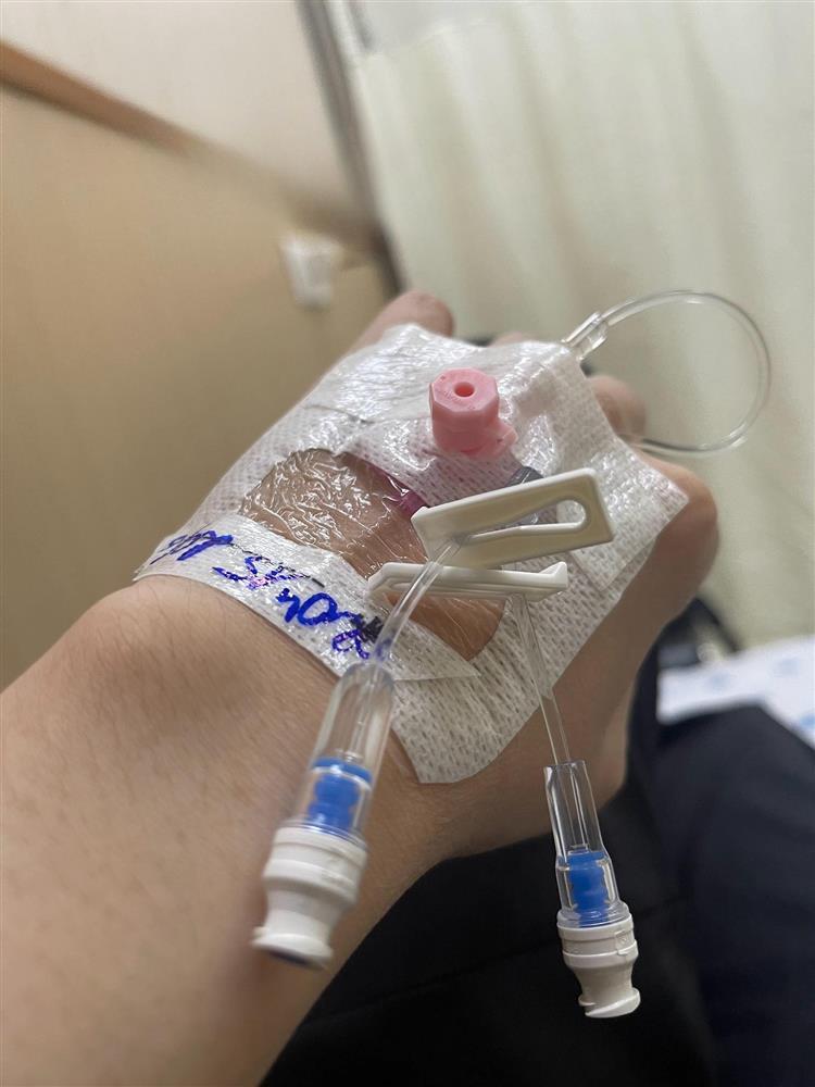 Ca sĩ Phạm Khánh Hưng nhập viện 2 lần, tiêm thuốc liên tục do thi Anh trai-1