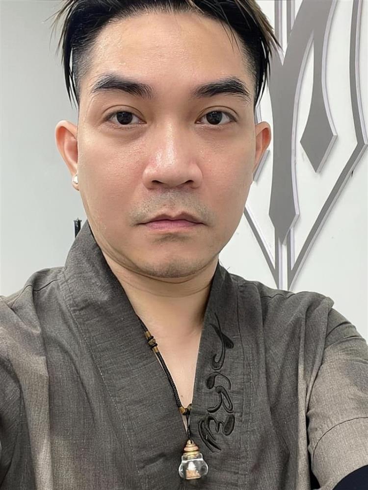 Ca sĩ Phạm Khánh Hưng nhập viện 2 lần, tiêm thuốc liên tục do thi Anh trai-2