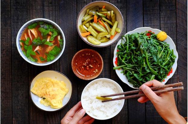 Tại sao người sống thọ, ít bệnh tật thường ăn rau trước rồi mới đến thịt và cơm? Cách ăn chuyên gia khuyến khích nhưng ít ai làm-2