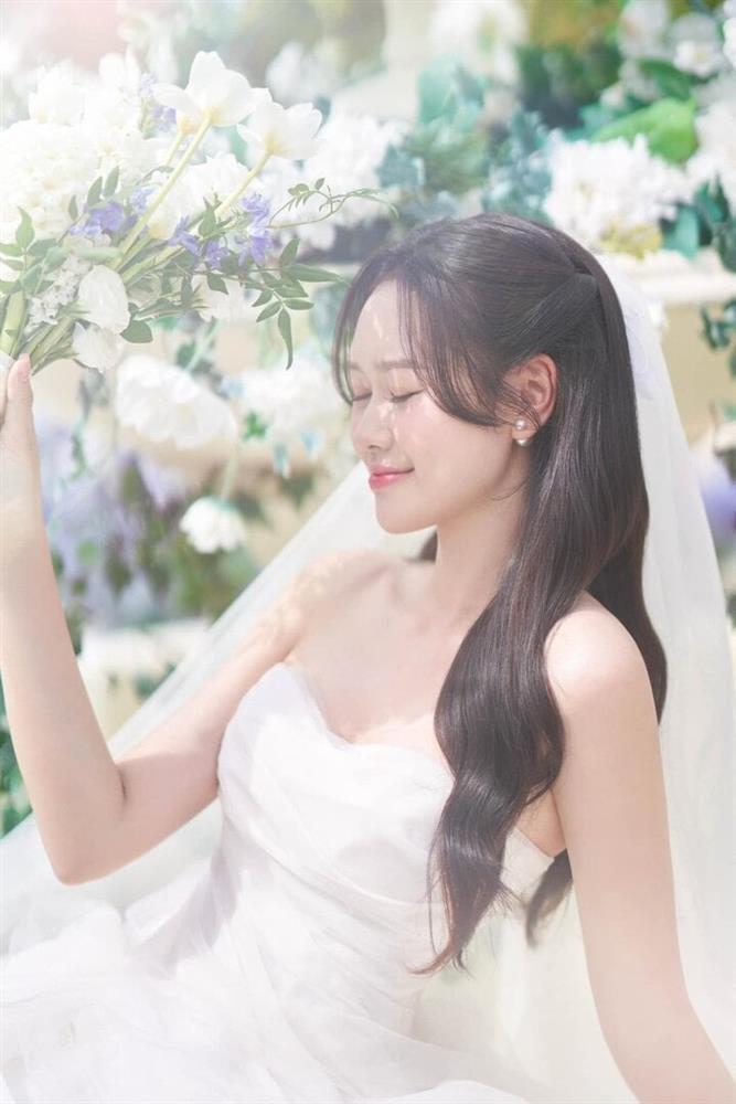 Loạt ảnh cưới ngọt ngào của diễn viên Anh Đức và bạn gái kém 12 tuổi-5