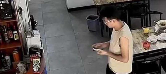 Vị khách trả gấp 10 lần hóa đơn vì một dòng chữ trên tấm biển nhà hàng-2