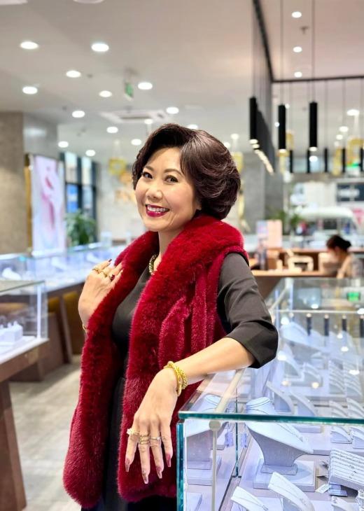 Bất ngờ với khí chất tổng tài của Hương Tươi trong tạo hình mới-1