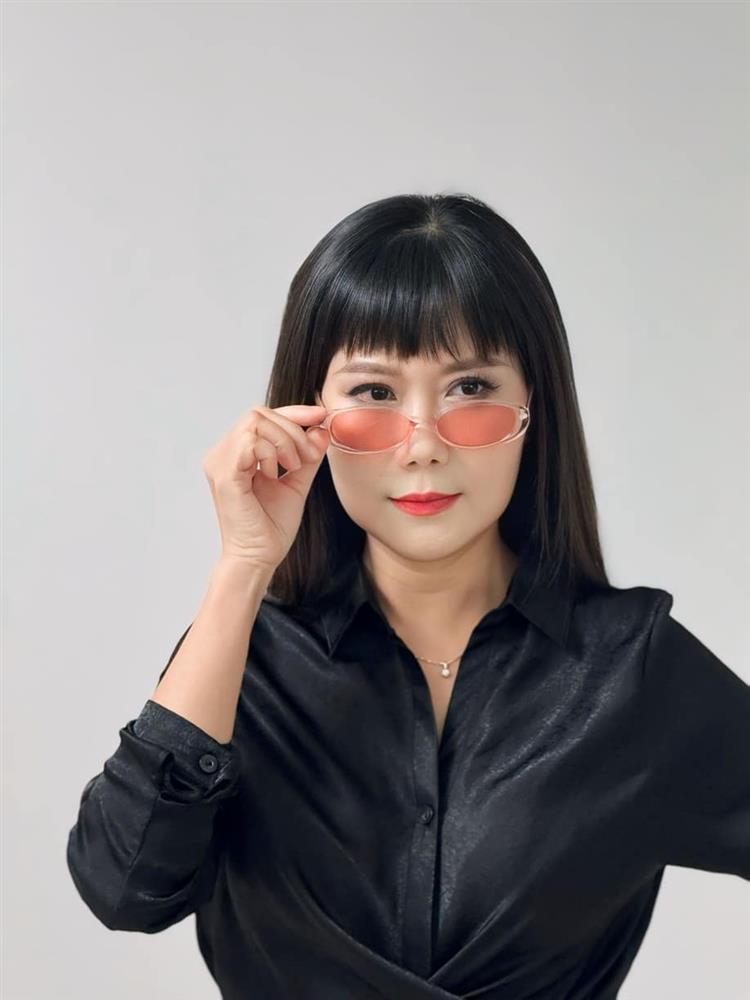 Bất ngờ với khí chất tổng tài của Hương Tươi trong tạo hình mới-2