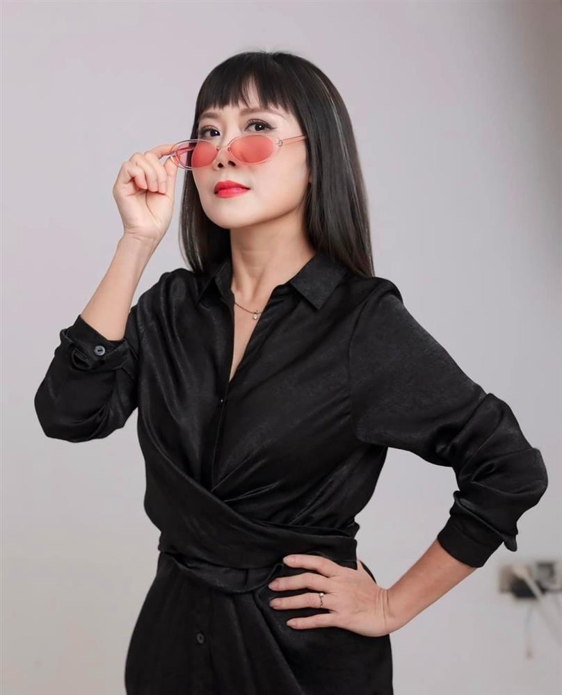 Bất ngờ với khí chất tổng tài của Hương Tươi trong tạo hình mới-4