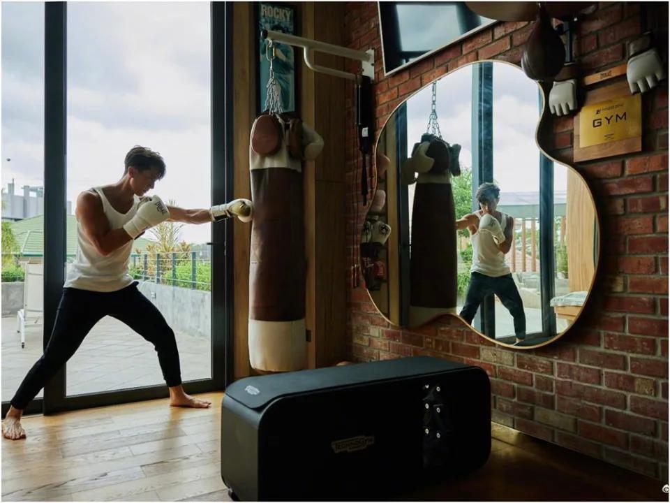 Nam diễn viên có vợ đẹp gia thế khủng nhưng giấu nhẹm: U50 sống thế nào giữa biệt phủ 100m2?-8