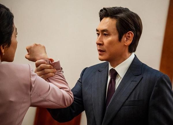 Phim về vụ ám sát Tổng thống Hàn Quốc đứng top 1 Việt Nam-5