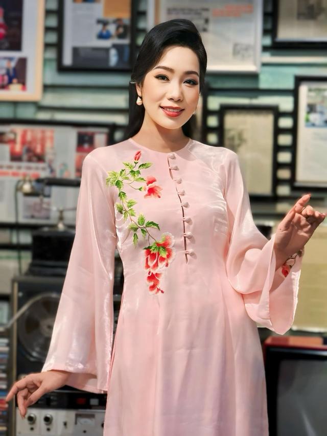 Nhan sắc gợi cảm, trẻ mãi không già tuổi U55 của NSND là Giám đốc, Phó chủ tịch hội sân khấu TP.HCM-4