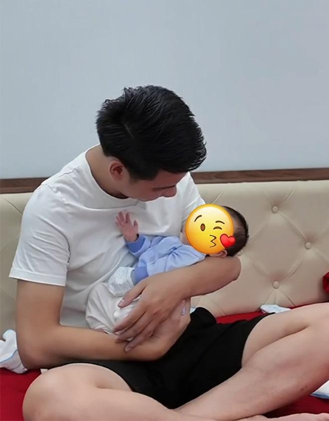 Vợ bầu bất ngờ lâm trọng bệnh, chồng kề bên 15 tiếng/ngày: 90 ngày tạo nên điều kỳ diệu-11