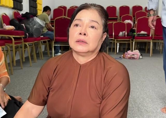 Nữ nghệ sĩ vừa qua đời tuổi 57: Phải đi làm bảo vệ, bán bánh mì, bị tai nạn nằm mười mấy tháng-2