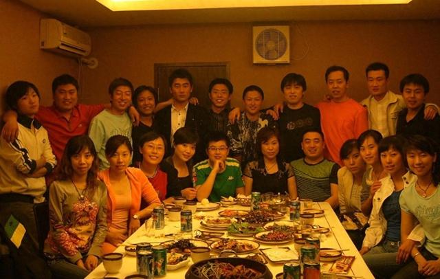 39 tuổi, lương 70 triệu đồng nhưng đi họp lớp tôi chỉ nói 10 triệu: Về nhà, thấy mình bị bạn ‘block’-1