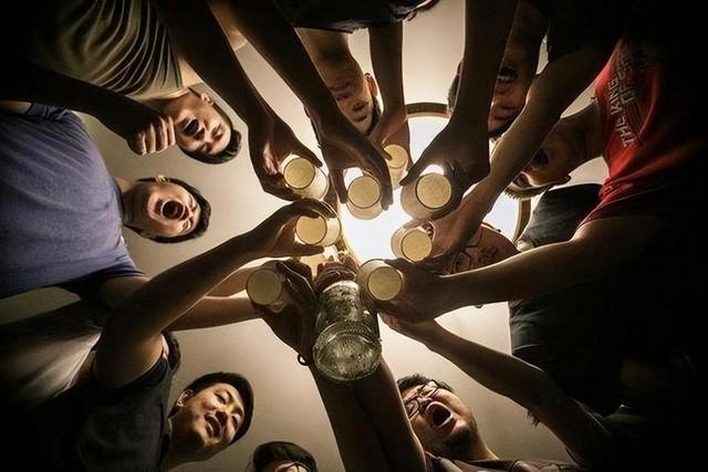 39 tuổi, lương 70 triệu đồng nhưng đi họp lớp tôi chỉ nói 10 triệu: Về nhà, thấy mình bị bạn ‘block’-3