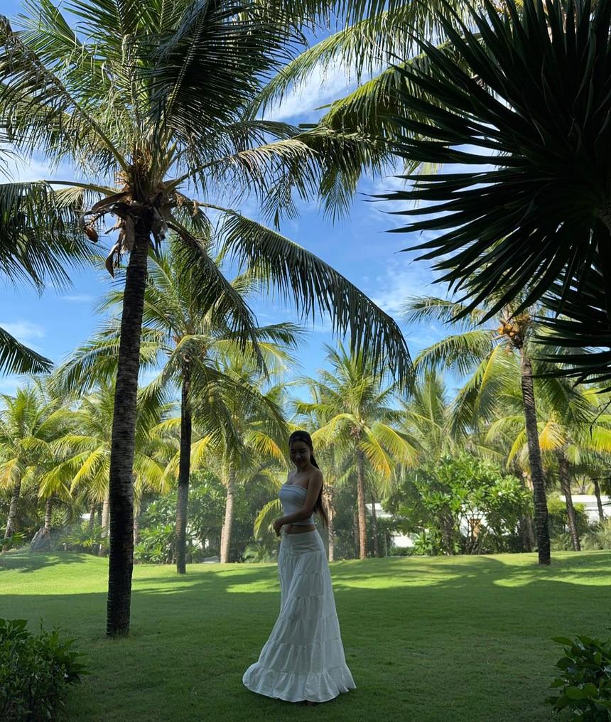 Em gái lai Tây khoe ngoại hình lập tức gây sốt trước lễ cưới anh trai Đặng Văn Lâm và Yến Xuân-5