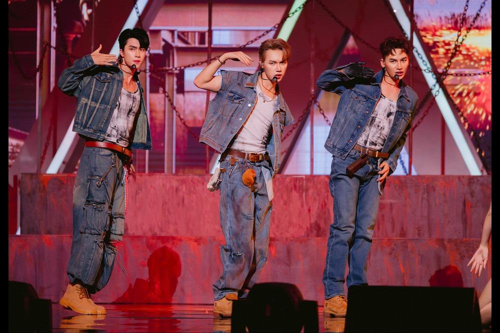 Anh trai say hi: Anh Tú bị bỏng, Isaac sụt gần 5kg, Hieuthuhai cởi áo khoe thân-2