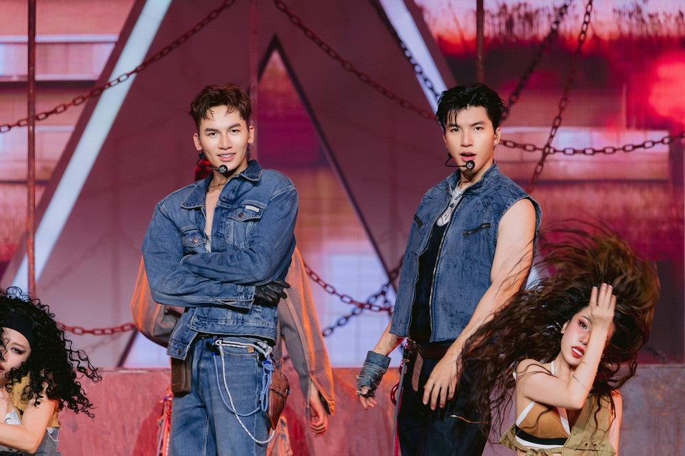 Anh trai say hi: Anh Tú bị bỏng, Isaac sụt gần 5kg, Hieuthuhai cởi áo khoe thân-3