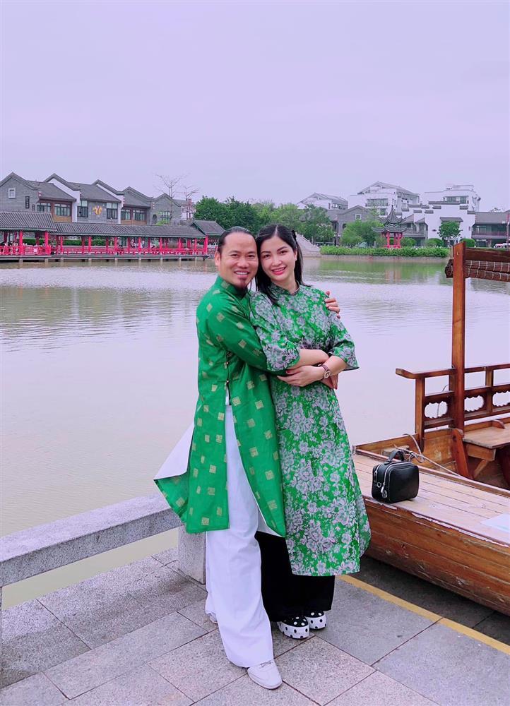 Vợ trẻ sinh 5 con cho Vượng Râu lần hiếm hoi khoe thân hình nuột nà-5