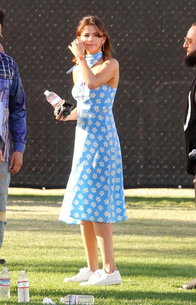 10 bộ trang phục mùa hè trẻ trung, sành điệu nhất của Selena Gomez