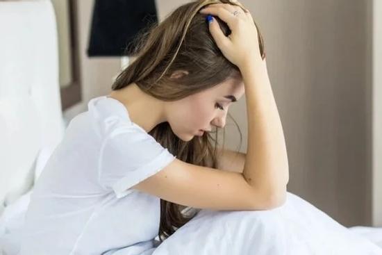 Buồn bã, bật khóc sau ân ái, người phụ nữ tìm đến bác sĩ cầu cứu