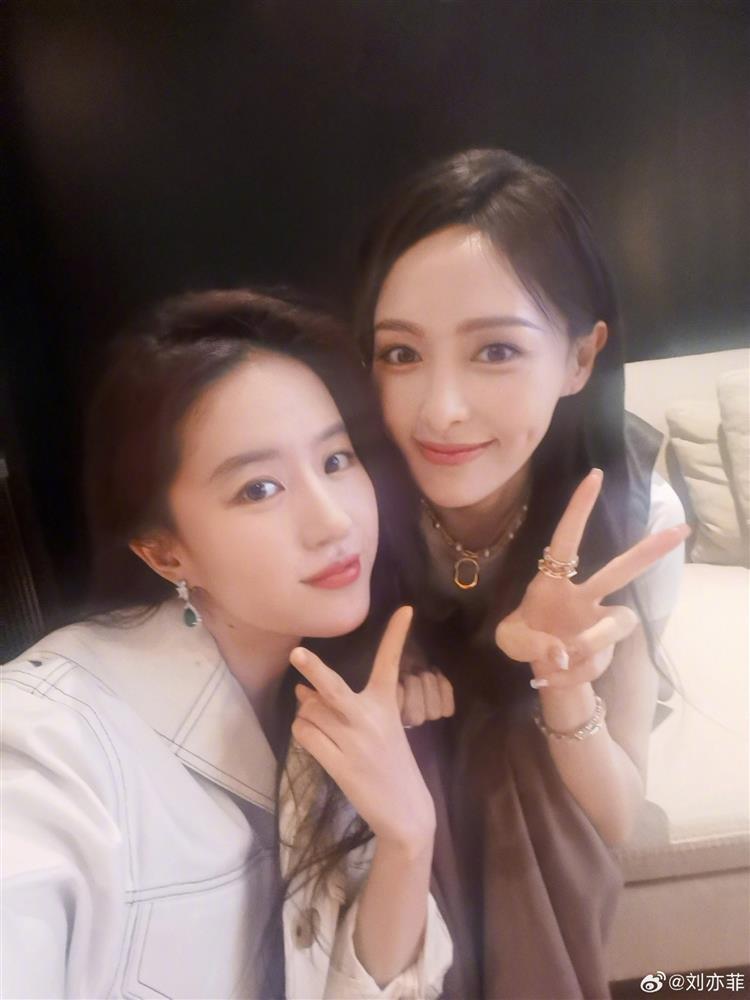 Lưu Diệc Phi và Đường Yên: Tình bạn suốt 10 năm từ màn ảnh đến đời thực khiến dân tình ngưỡng mộ-2