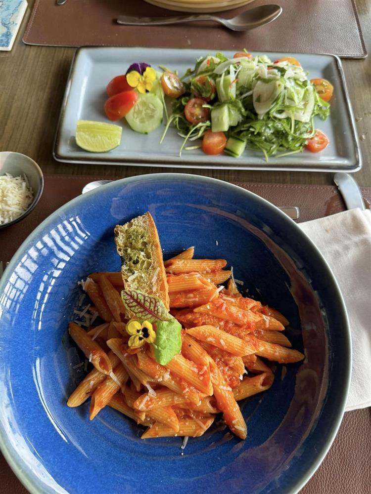 Vợ thủ môn được khen có body nóng bỏng nhất dàn WAGs Việt là ai?-7