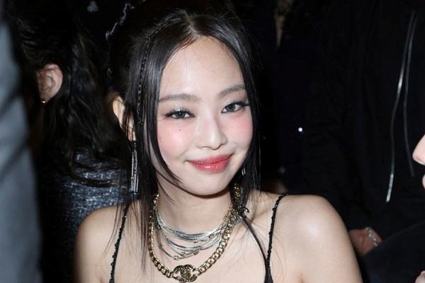 Jennie (BlackPink) hút thuốc-2