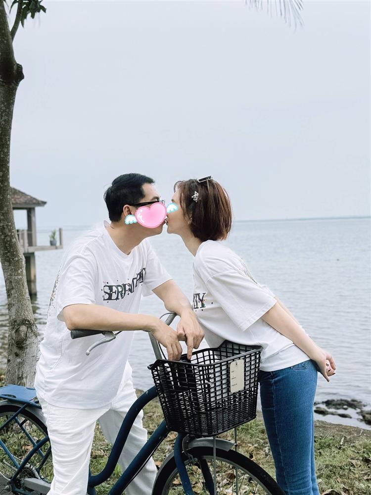 Diễn viên Hương Giang khoe dáng chuẩn bên bể bơi, thông báo tin vui-7