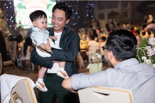 Tiệc sinh nhật cậu ấm - cô chiêu sao Việt: Lý Hải Minh Hà bao năm không mất tiền, Cường Đô La dựng hẳn vườn cổ tích-7