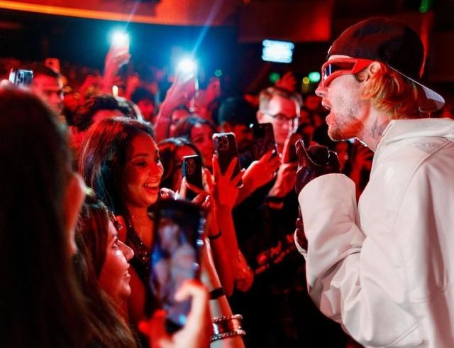 Tỷ phú giàu nhất châu Á thuê Justin Bieber hát mừng đám cưới con trai với số tiền gây choáng!-3