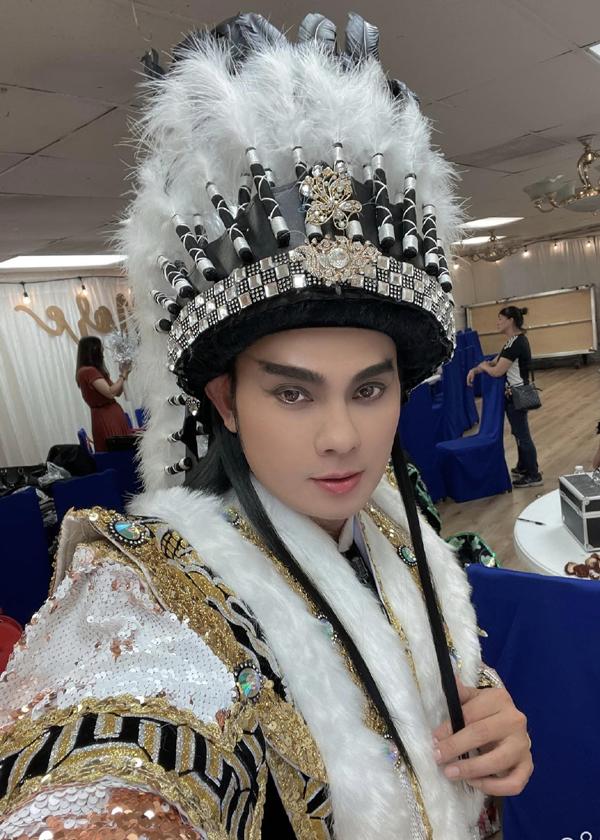 NSƯT cải lương điển trai nổi tiếng thập niên 90 giờ sống ra sao ở xứ người?-3