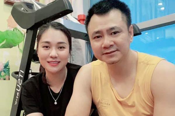 NSND trẻ nhất thiên đình: Là con trai NSƯT kỳ cựu, 2 lần đò mới viên mãn, U50 làm bố bỉm chăm 3 con-3