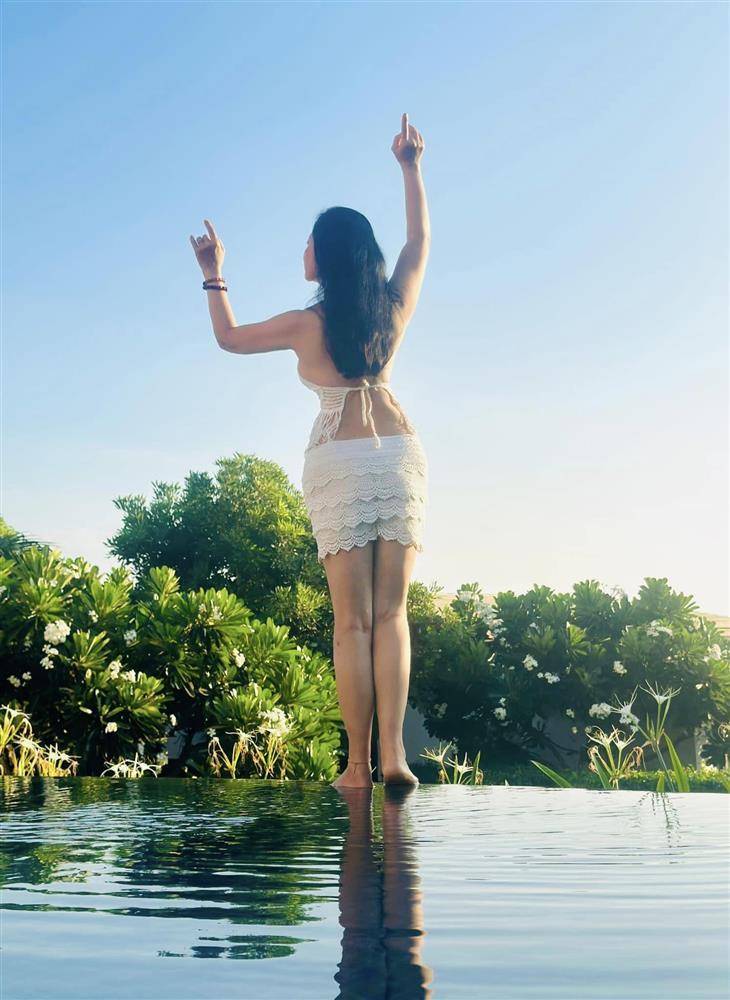 Mỹ nhân Hà thành U60 trẻ đẹp đến khó tin, vừa làm Đại tá quân đội vừa chăm chồng khéo léo thế này-3