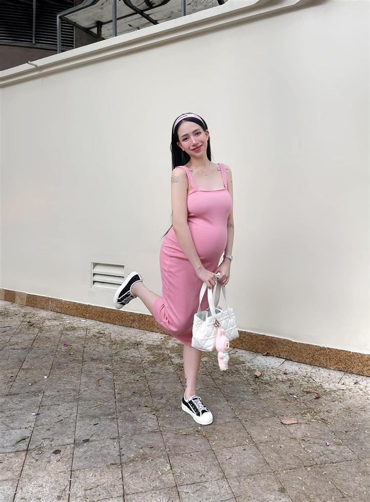 Joyce Phạm khoe ảnh mang thai lần 3, sắc vóc mẹ bầu gen Z gây chú ý-2