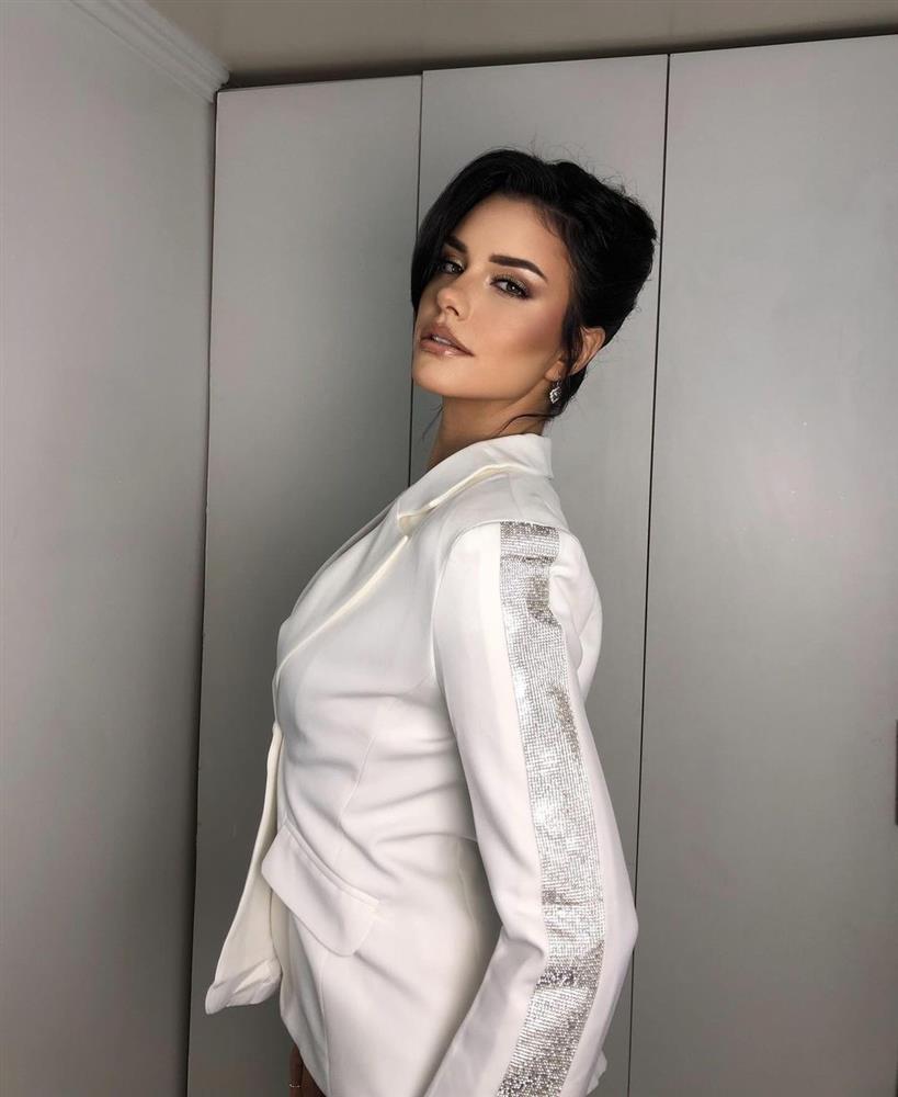 Nữ ca sĩ cao 1m75 đăng quang Hoa hậu Hoàn vũ Chile-4