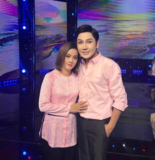 Hồng Loan livestream khóc sau rạn nứt với NSƯT Vũ Luân-1